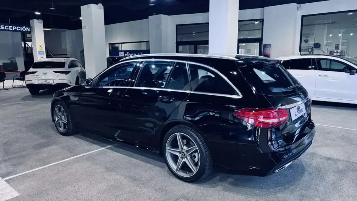 Usado Mercedes C180 156 CV (114 kW) 2018 Negro Familiar