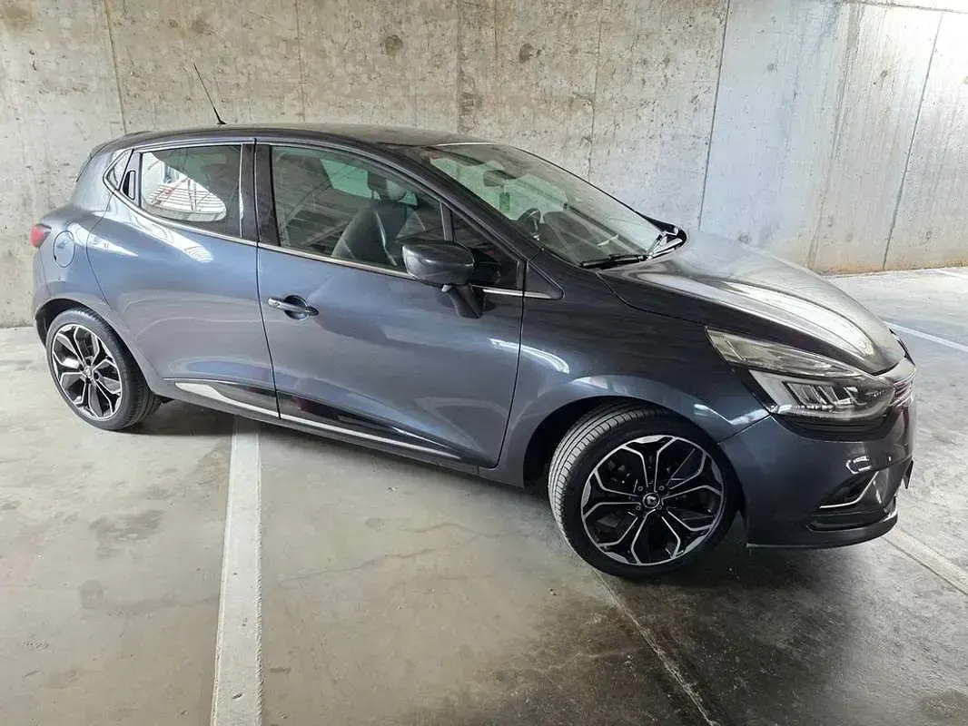 Usado Renault Clio IV Zen 90 CV (66 kW) 2017 Gris Utilitario