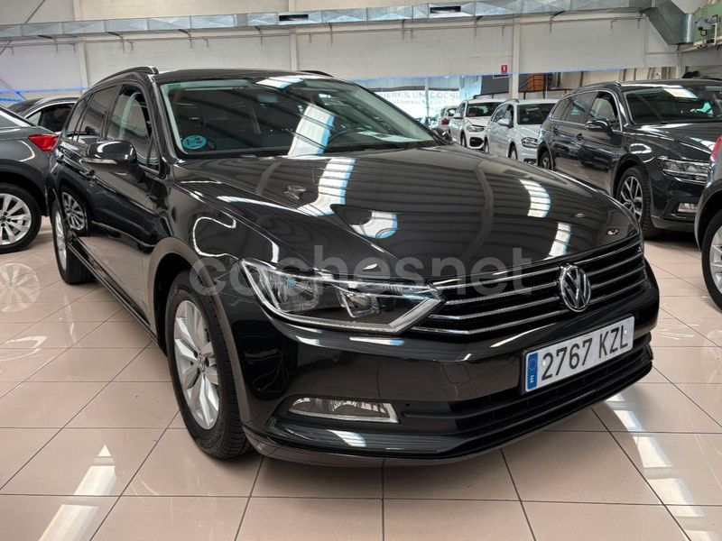 Negro Usado 2019 VW Passat Advance Familiar | 18.950 € (Precio justo) - Imagen 1/4