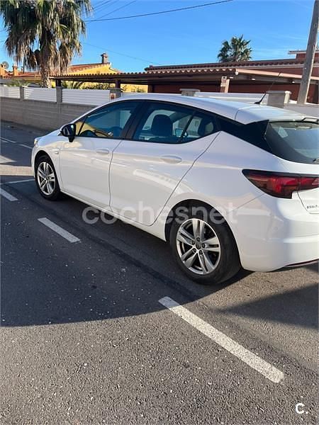 Usado Opel Astra 105 CV (77 kW) 2021 Blanco Berlina