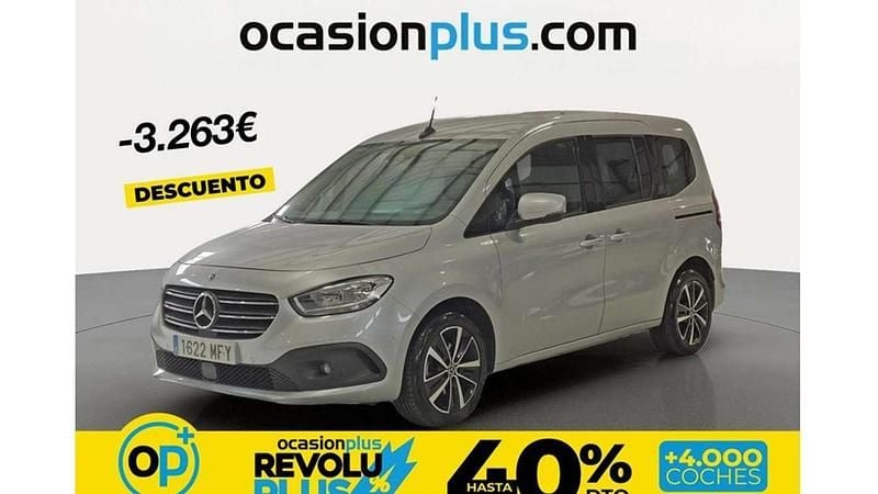 Usado Mercedes 180 116 CV (85 kW) 2023 Plateado Berlina