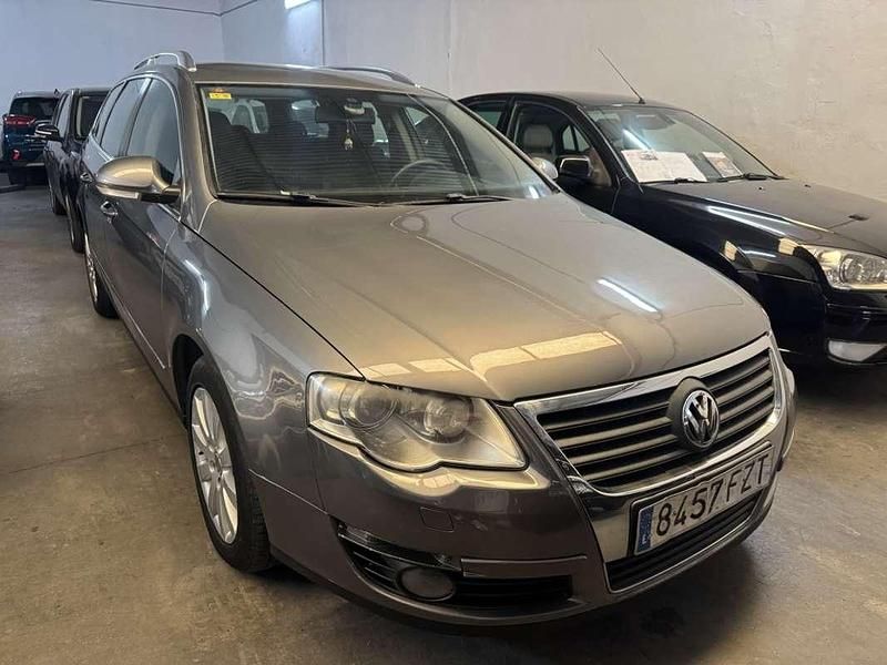 Usado VW Passat Advance 140 CV (102 kW) 2009 Gris / plata Familiar
