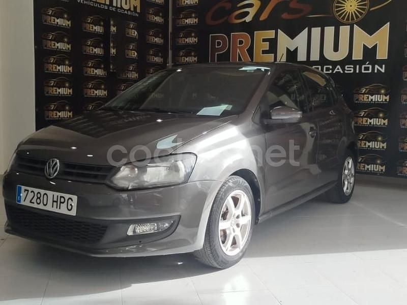 Gris / plata Usado 2013 VW Polo Advance Berlina | 7999 € (Buen precio) - Imagen 1/4
