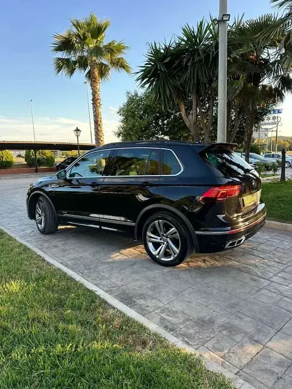 Usado VW Tiguan R-line 150 CV (110 kW) 2022 Negro SUV