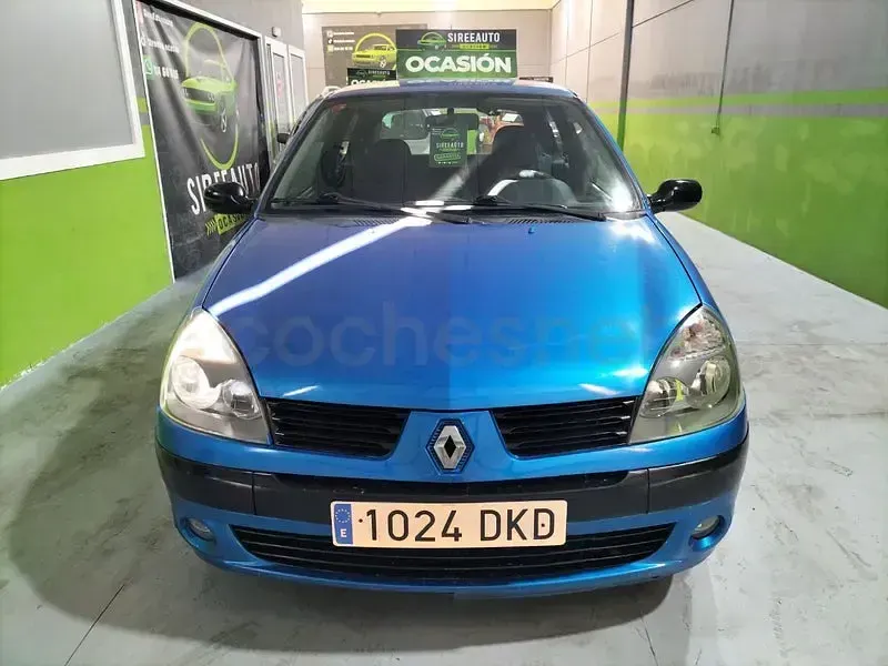 Usado Renault Clio II 100 CV (73 kW) 2005 Azul Berlina