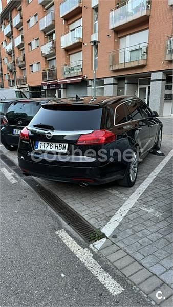 Usado Opel Insignia Cosmo 220 CV (161 kW) 2011 Negro Familiar