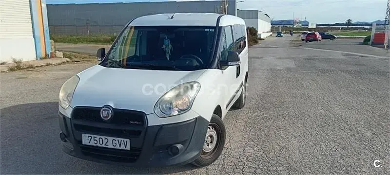 Usado Fiat Doblò Dynamic 90 CV (66 kW) 2010 Blanco Monovolumen