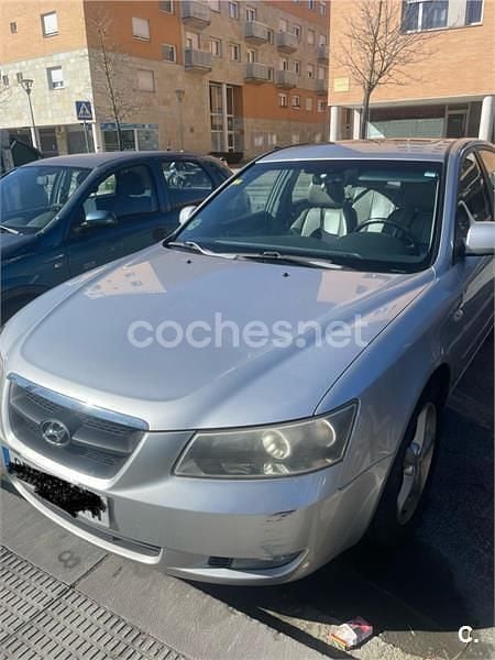 Usado Hyundai Sonata Comfort 140 CV (102 kW) 2007 Gris / plata Berlina