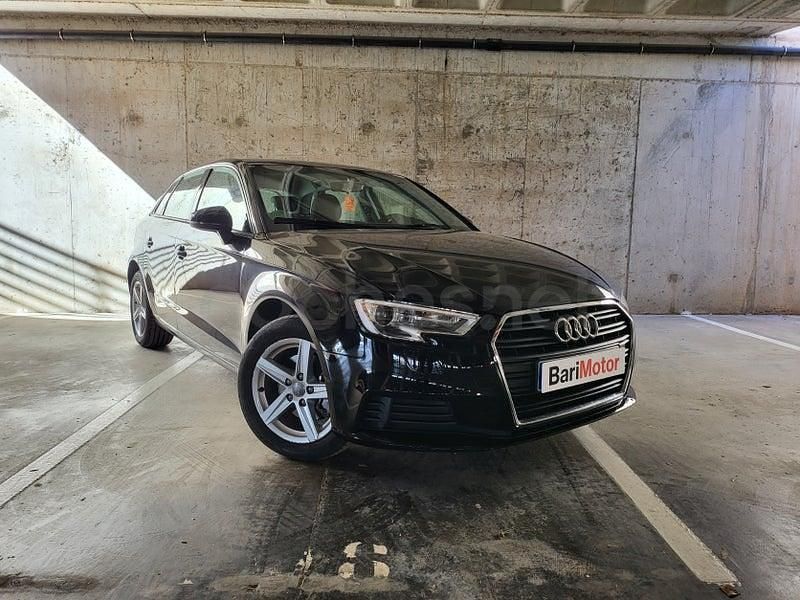 Usado Audi A3 116 CV (85 kW) 2018 Negro Berlina