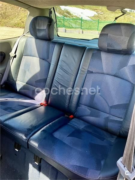 Usado Renault Clio II 98 CV (72 kW) 2000 Gris / plata Berlina