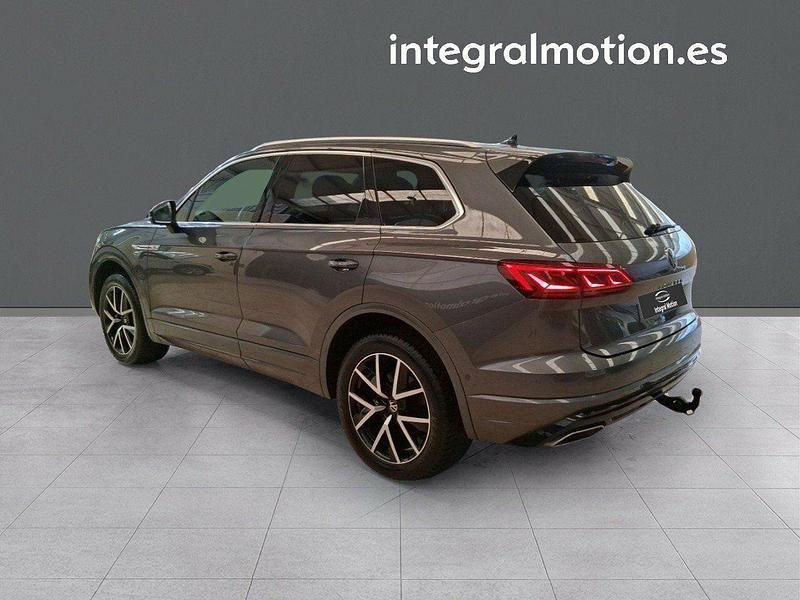 Usado VW Touareg R-line 231 CV (169 kW) 2021 Gris SUV