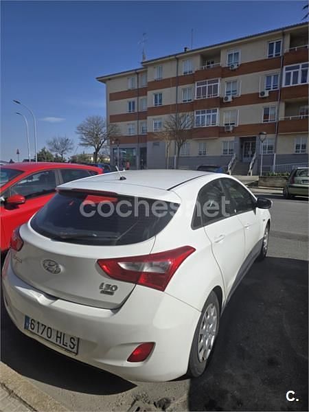 Usado Hyundai i30 110 CV (80 kW) 2012 Blanco Berlina