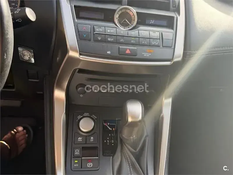 Usado Lexus NX300h Business Edition 197 CV (144 kW) 2017 Beige SUV