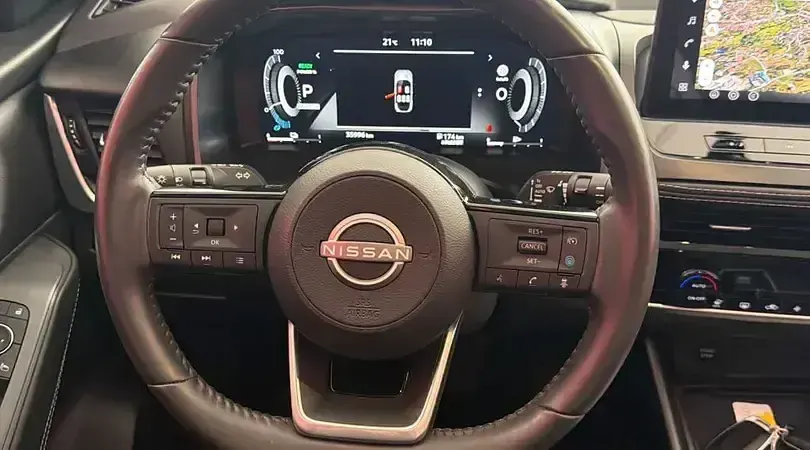Usado Nissan Qashqai N-Connecta 190 CV (139 kW) 2024 Kori white techo black SUV