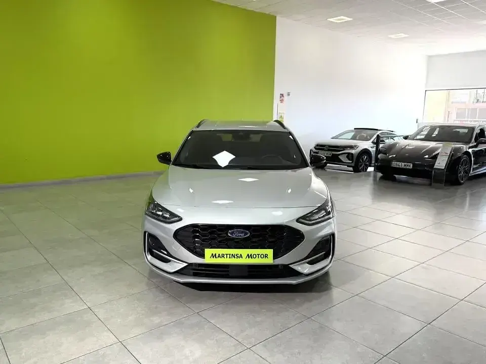 Usado Ford Focus ST-Line 125 CV (91 kW) 2024 Gris Familiar