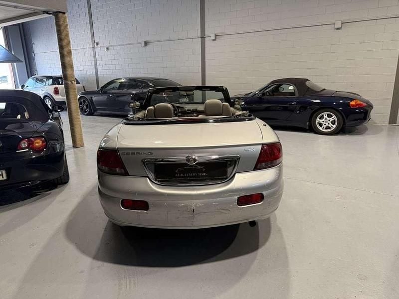 Usado Chrysler Sebring Cabriolet 140 CV (102 kW) 2002 Gris Descapotable
