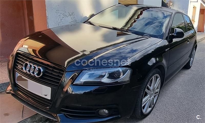 Negro Usado 2010 Audi A3 Attraction Berlina | 8900 € (Buen precio) - Imagen 1/4