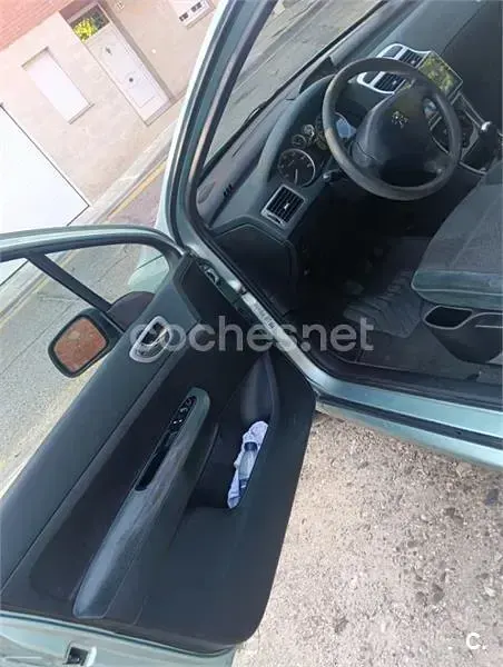 Usado Peugeot 307 90 CV (66 kW) 2004 Gris / plata Familiar