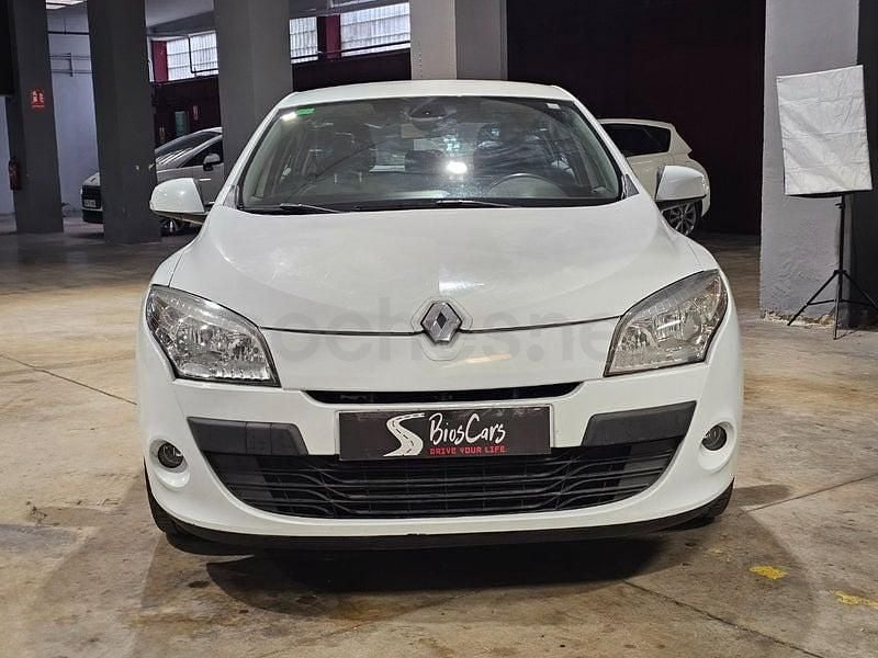 Usado Renault Mégane Dynamique 106 CV (77 kW) 2009 Blanco Berlina