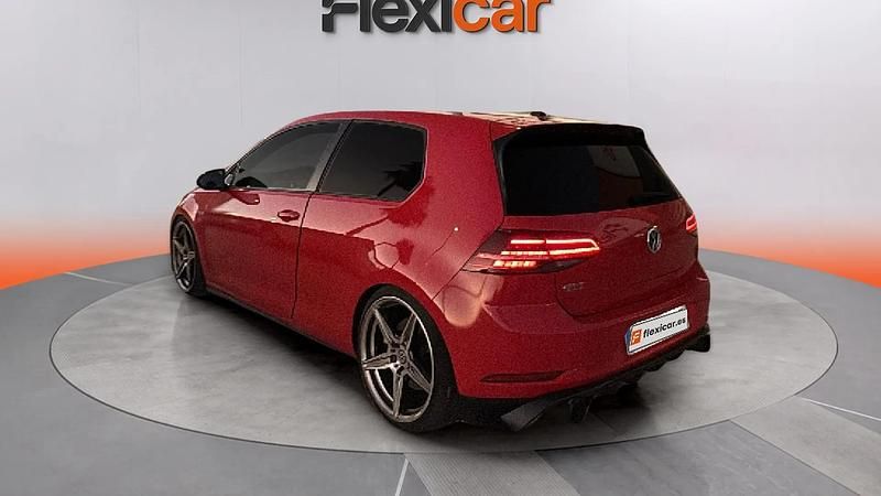 Usado VW Golf VII GTI 245 CV (180 kW) 2017 Rojo Utilitario