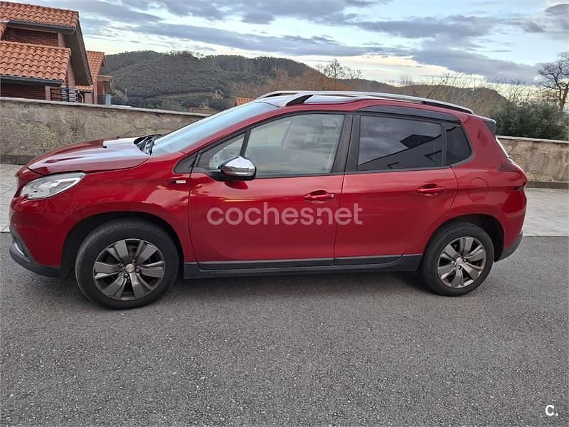 Usado Peugeot 2008 Style 100 CV (73 kW) 2016 Granate SUV