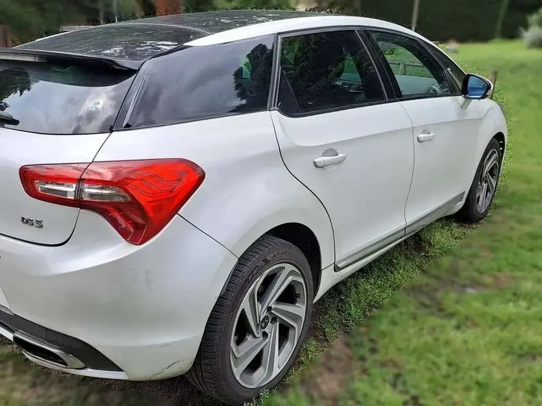 Usado DS Automobiles DS5 Style 150 CV (110 kW) 2015 Blanco Utilitario