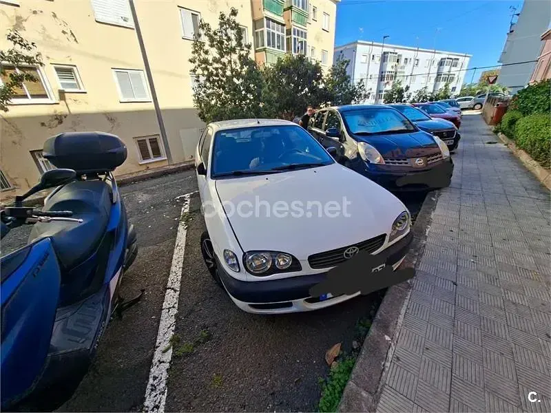Usado Toyota Corolla 110 CV (80 kW) 2000 Blanco Berlina