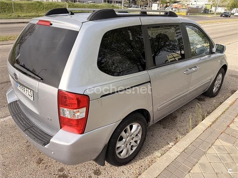 Usado Kia Carnival 185 CV (136 kW) 2007 Gris / plata Monovolumen