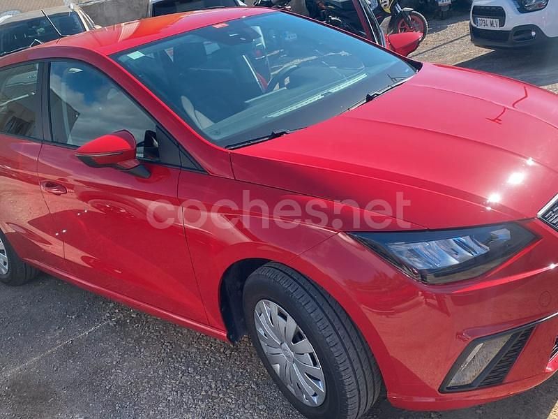 Rojo Usado 2023 Seat Ibiza Reference Berlina | 13.500 € (Buen precio) - Imagen 1/4