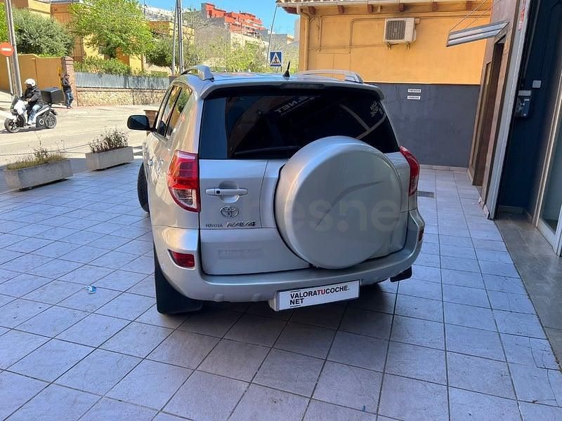Usado Toyota RAV4 Executive 152 CV (111 kW) 2006 Gris / plata SUV