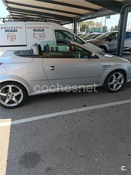 Usado Opel Tigra Edition 90 CV (66 kW) 2005 Gris / plata Descapotable