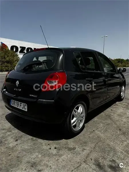 Usado Renault Clio II Expression 75 CV (55 kW) 2006 Negro Berlina