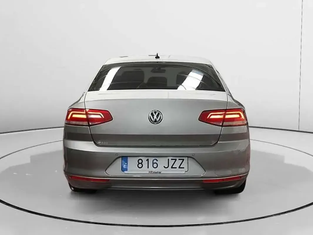 Usado VW Passat Advance 150 CV (110 kW) 2017 Gris Berlina