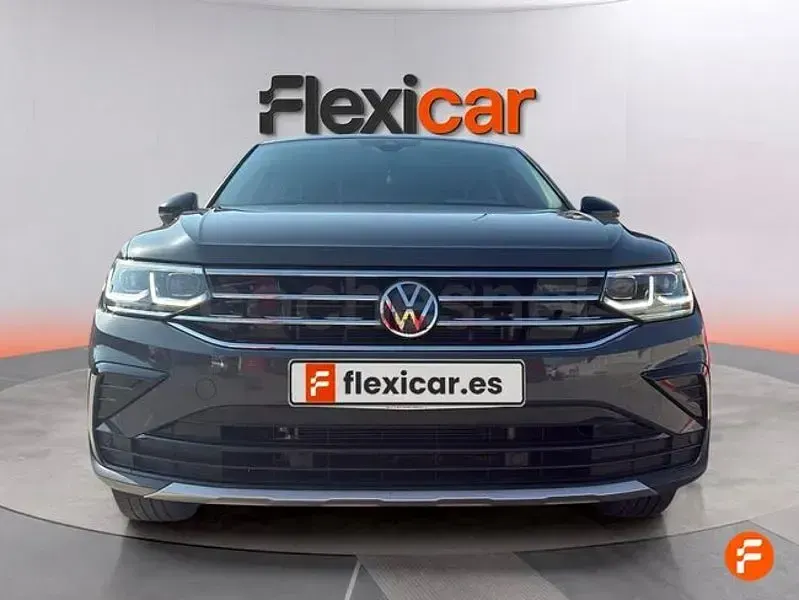 Usado VW Tiguan Life 150 CV (110 kW) 2022 Gris / plata SUV
