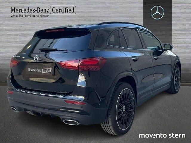 Usado Mercedes GLA200 AMG line 150 CV (110 kW) 2025 Negro cosmos SUV