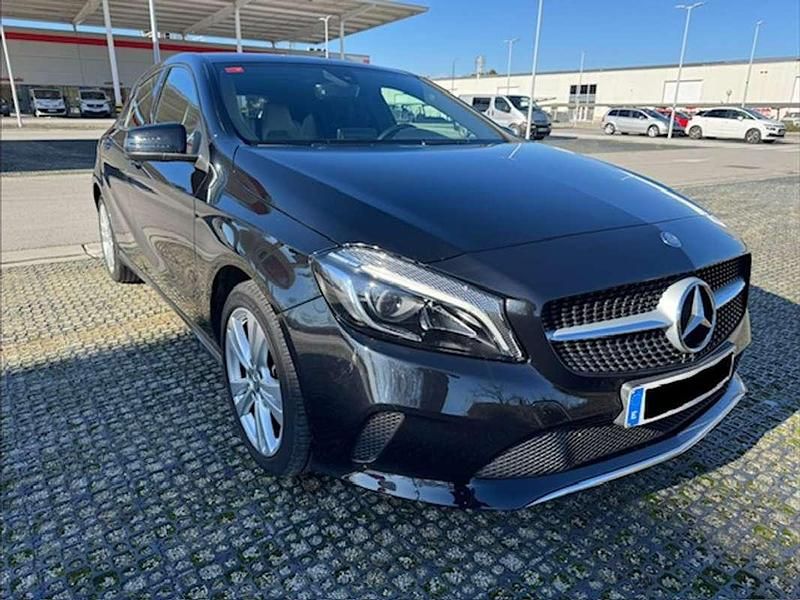 Usado Mercedes A200 136 CV (100 kW) 2016 Negro Utilitario