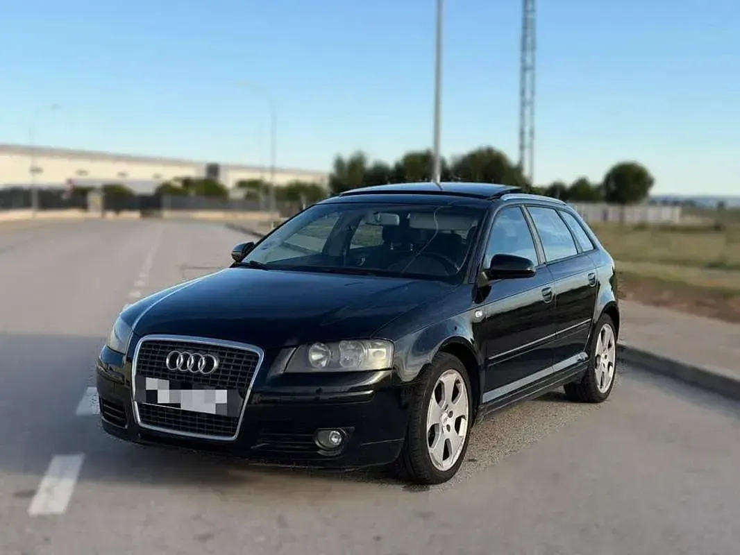 Usado Audi A3 Sportback Ambiente 140 CV (102 kW) 2005 Negro Utilitario