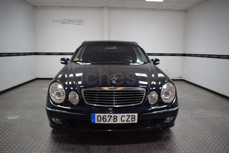 Usado Mercedes E500 Avantgarde 306 CV (225 kW) 2002 Azul Berlina