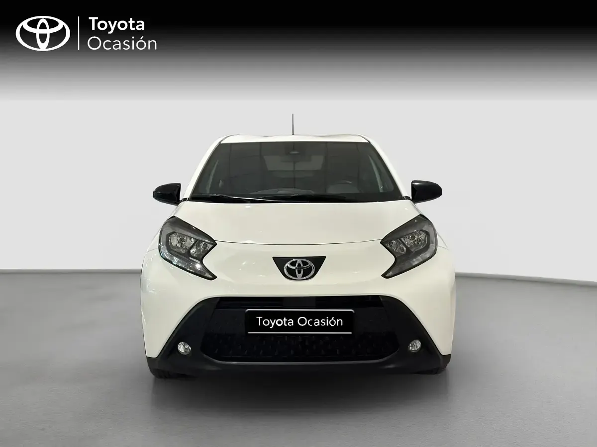 Usado Toyota Aygo X Play 72 CV (52 kW) 2024 Blanco SUV