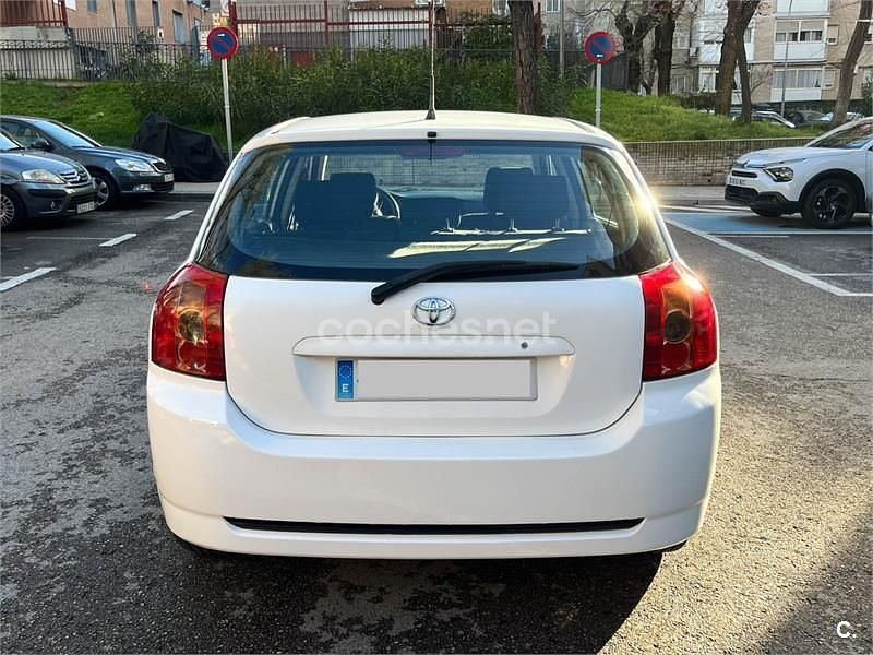 Usado Toyota Corolla Terra 97 CV (71 kW) 2005 Blanco Berlina