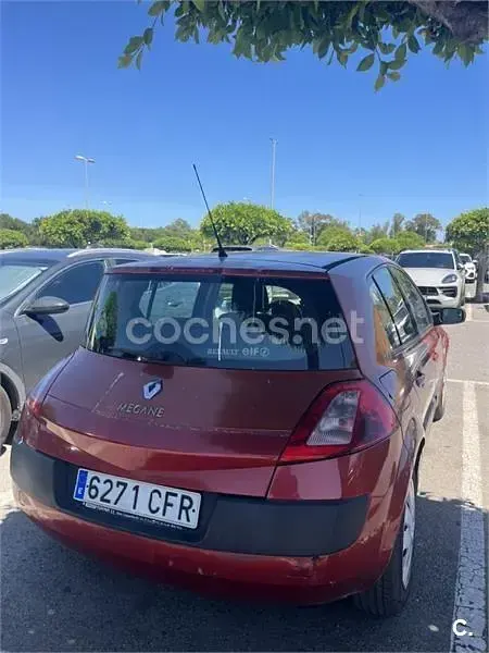 Usado Renault Mégane II Dynamique 115 CV (84 kW) 2003 Granate Berlina