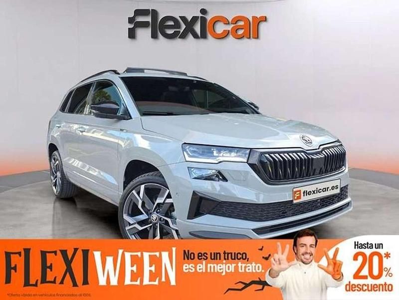 Gris Usado 2024 Skoda Karoq SportLine SUV | 27.990 € (Precio justo) - Imagen 1/4