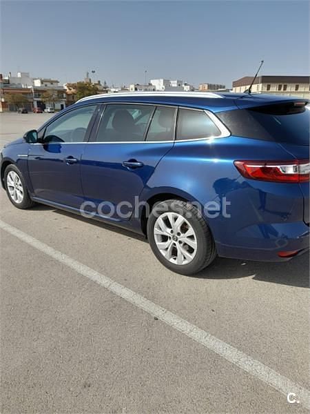 Usado Renault Mégane GrandTour LIMITED 130 CV (95 kW) 2018 Azul Familiar
