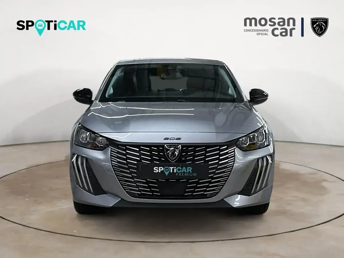 Usado Peugeot 208 Allure 100 CV (73 kW) 2024 Gris artense Utilitario