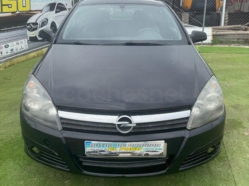Usado Opel Astra GTC Cosmo 100 CV (73 kW) 2007 Negro Berlina