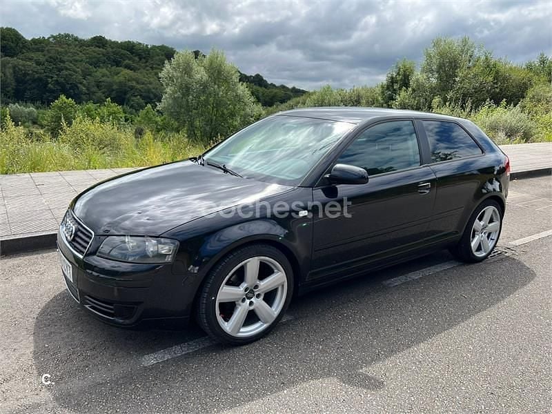 Usado Audi A3 Ambiente 140 CV (102 kW) 2004 Negro Utilitario
