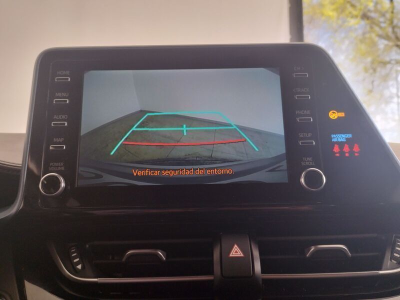 Usado Toyota C-HR Advance 122 CV (89 kW) 2022 Gris / plata SUV