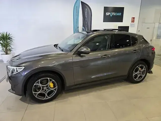 Usado Alfa Romeo Stelvio Sprint 190 CV (139 kW) 2021 Gris SUV