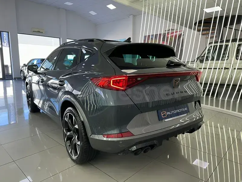Usado Cupra Formentor VZ 310 CV (228 kW) 2023 Gris / plata SUV