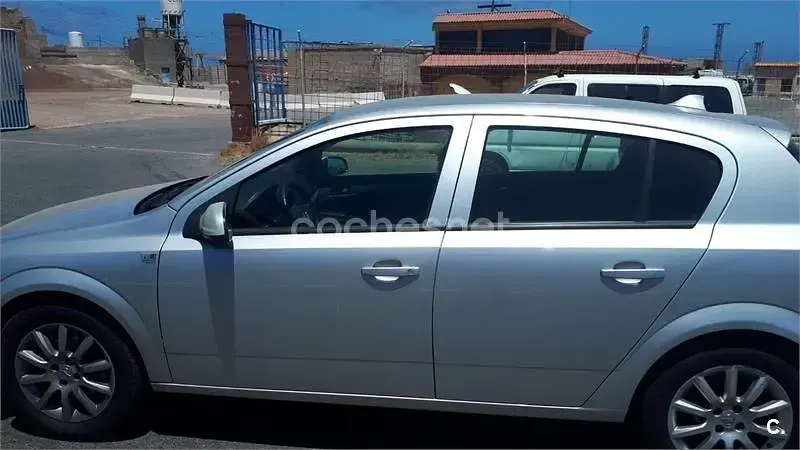 Usado Opel Astra Enjoy 105 CV (77 kW) 2006 Gris / plata Familiar